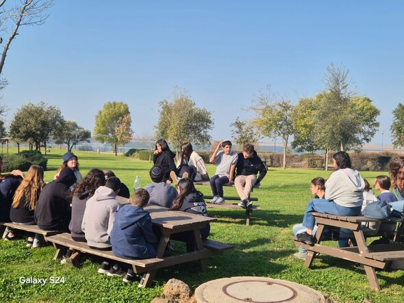 צילום מתוך דף הפייסבוק על-יסודי קשת מזכרת בתיה