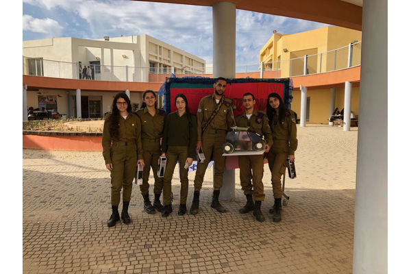 הדגם הזוכה דרכא רמון