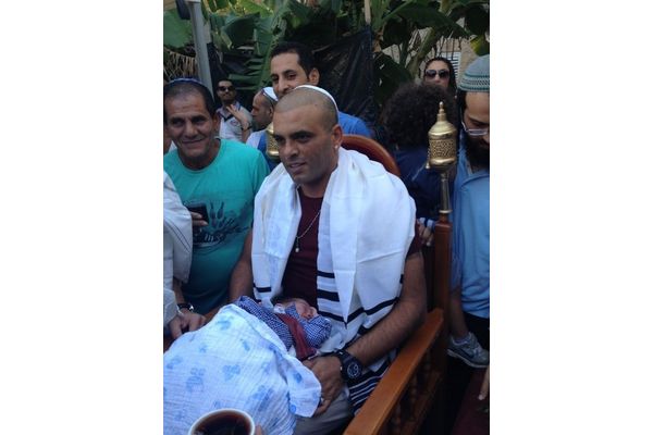 אייל גולן בתפקיד הסנדק