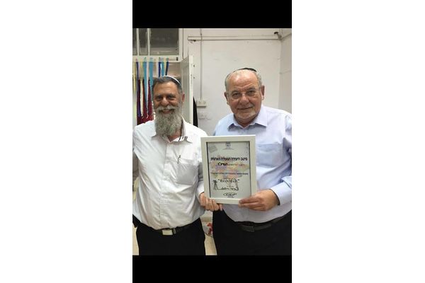 רחמים מלול וזאב כהן מנהל אולפנת צביה