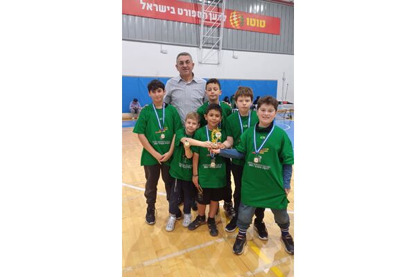 תמונה פייסבוק גבי גאון