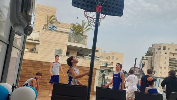 צילום מתוך דף הפייסבוק מכבי רחובות מחלקת הנוער כדורסל
