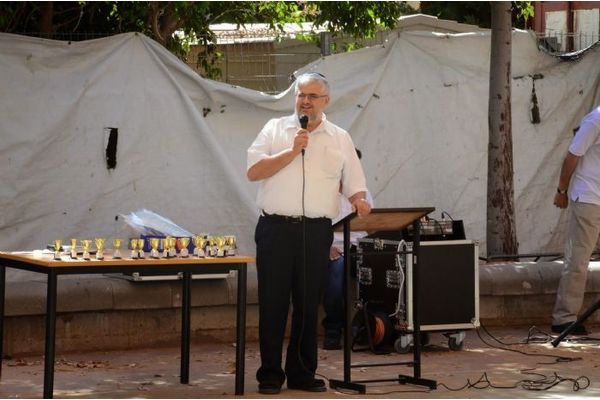 שלמה הברמן מנהל בית הספר