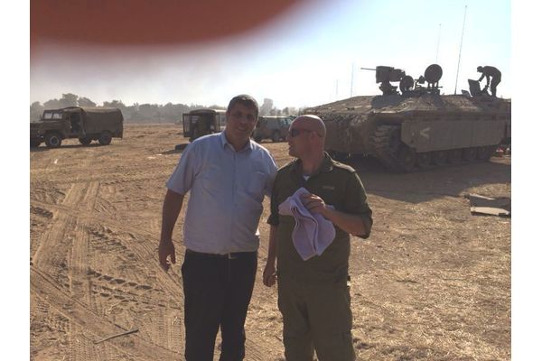 אמיתי כהן בביקור ברצועת עזה אצל חיילי גולני
