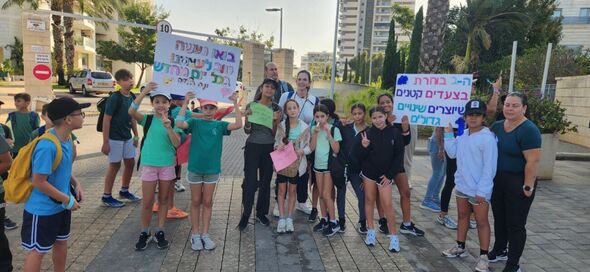 צילום מתוך דף הפייסבוק בית ספר איינשטיין יבנה-