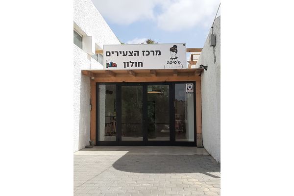 ע