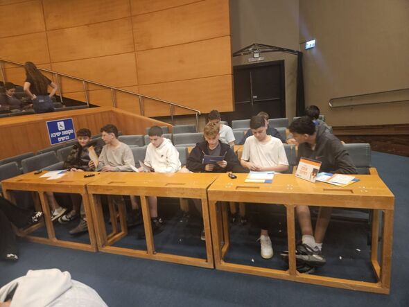 צילום מתוך דף הפייסבוק תיכון שמיר תל אביב