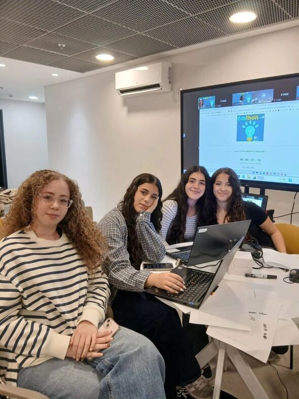 צילום מתוך דף הפייסבוק קריית החינוך יצחק נבון