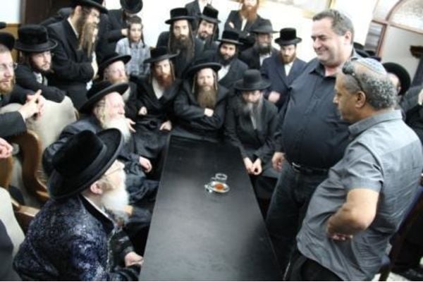 שר התחבורה בניחום האבלים
