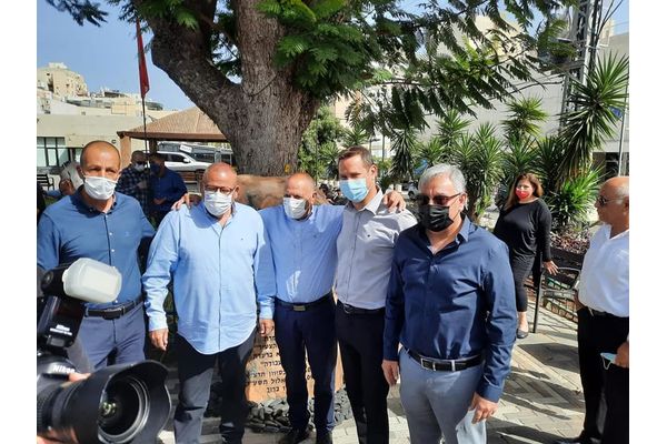 תמונות מתוך דף הפייסבוק של מוטי עג'מי
