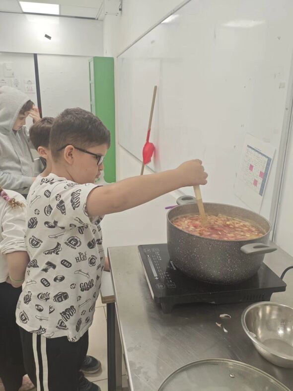 צילום מתוך דף הפייסבוק בית הספר הדמוקרטי יבנה