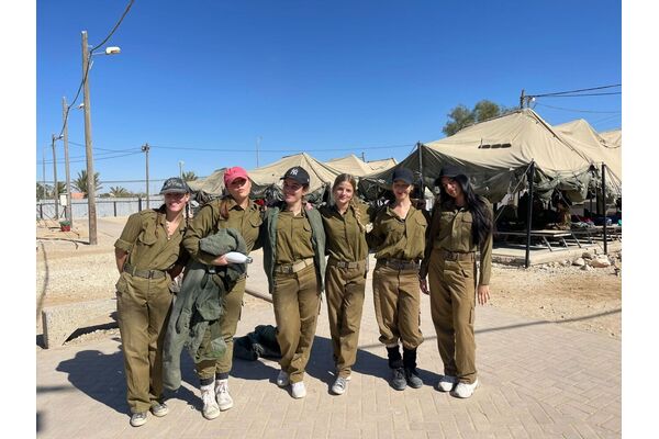 צילום מתוך דף הפייסבוק תיכון שמיר תל אביב