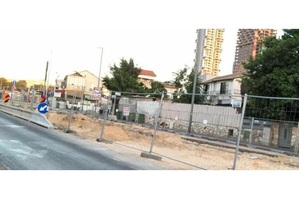 אילוסטרציה - עבודות של נת"ע בבת ים, דף של צביקה ברוט
