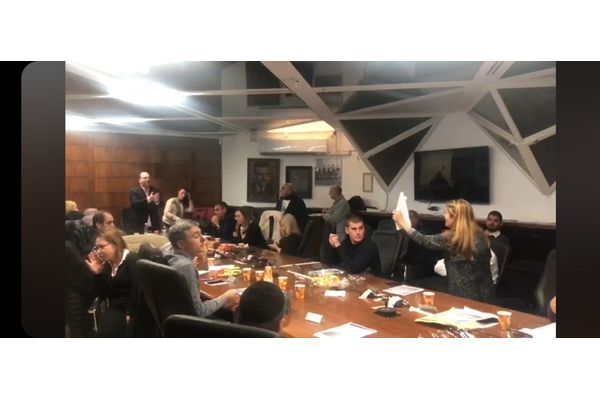 קרדיט: צילום מסך ישיבת מועצת העיר