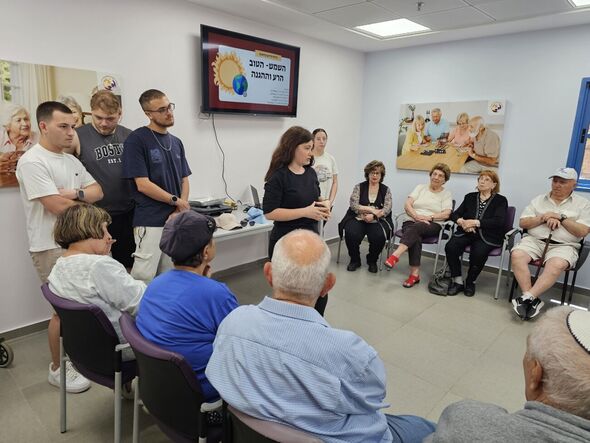 צילום מתוך דף הפייסבוק האגודה לאזרח הוותיק בבת-ים