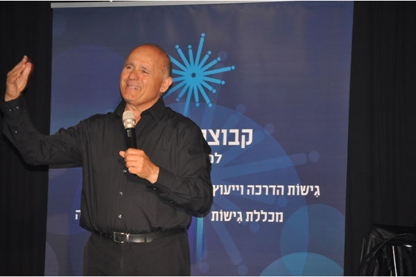 דר צבי ברק מייסד מכללת גישות