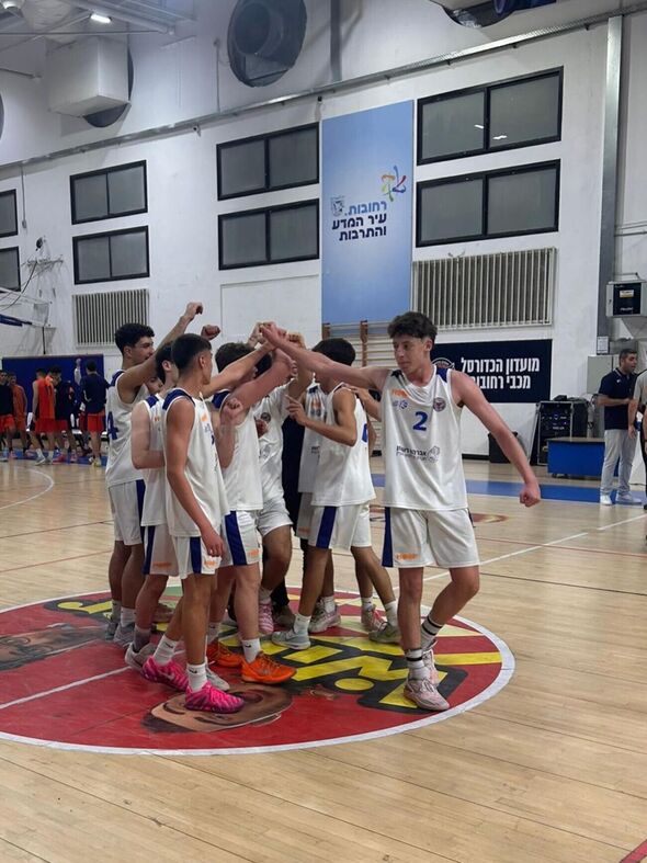 צילום מתוך דף הפייסבוק מכבי רחובות מחלקת הנוער כדורסל