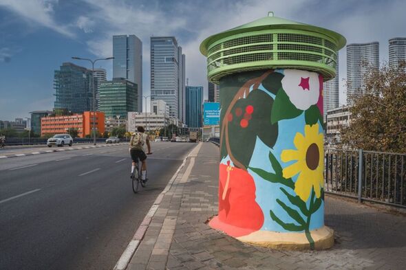 יצירתו של דניאל אוקסנבורג צילום: אילן ספירא