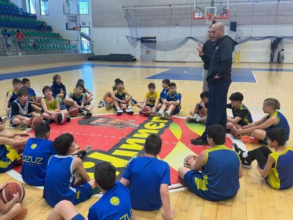 צילום מתוך דף הפייסבוק אליצור יבנה כדורסל הדף הרשמי