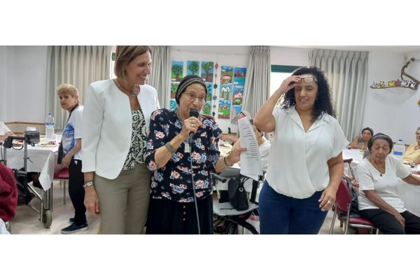 צילום מתוך דף הפייסבוק מרכז יום לאזרח הוותיק מעז