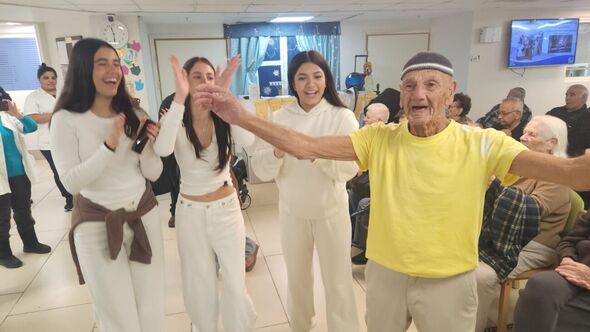 דף הפייסבוק שש-שנתי יצחק שמיר Shamir High School