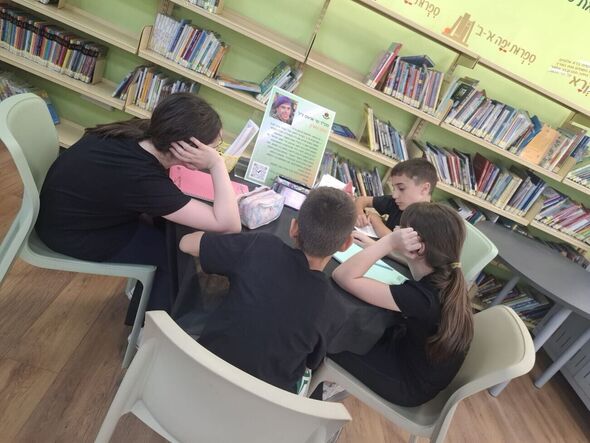 צילום מתוך דף הפייסבוק בית ספר " יצחק שמיר" חולון