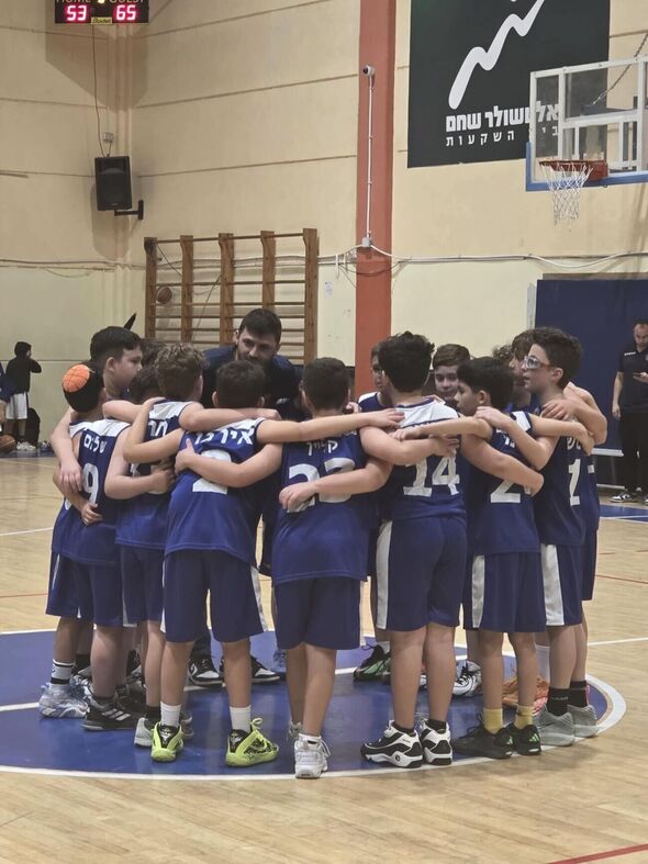 צילום מתוך דף הפייסבוק מכבי רחובות מחלקת הנוער כדורסל