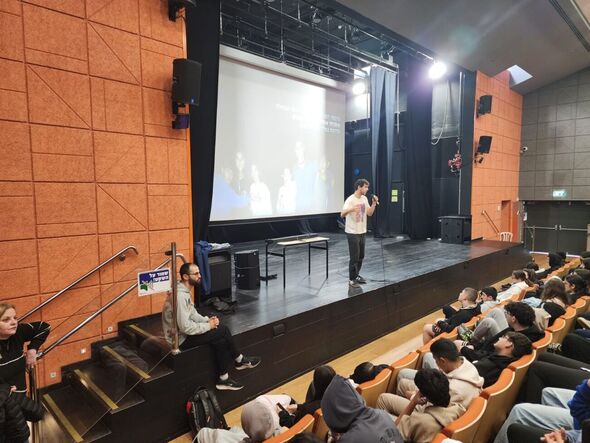 צילום מתוך דף הפייסבוק שש-שנתי יצחק שמיר