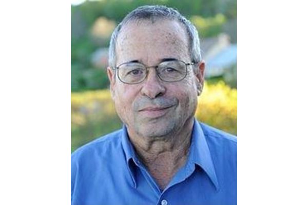 פרופ אריה ורשל מתגורר ברחובות וחוקר בארצות הברית