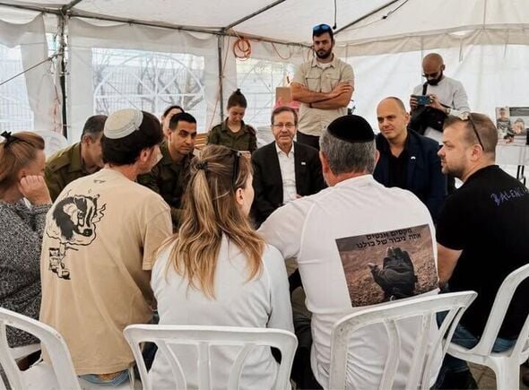 צילום מתוך דף הפייסבוק צביקה ברוט - Tzvika Brot