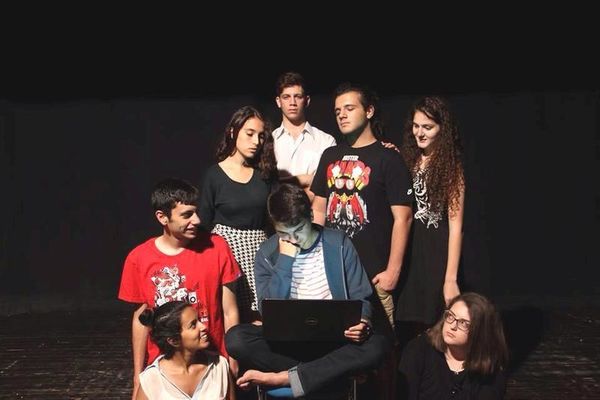 תמונות מתוך החזרות להצגה