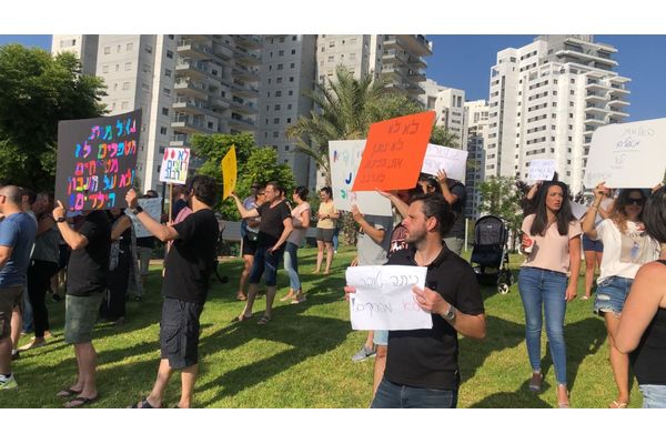 צילום תמונות וסרטון ההורים