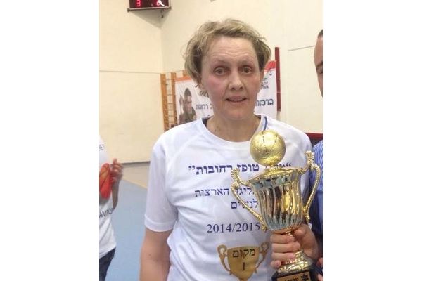 בתמונה - אינה בוטנקו מאמנת כדורסל מכבי טופז רחובות