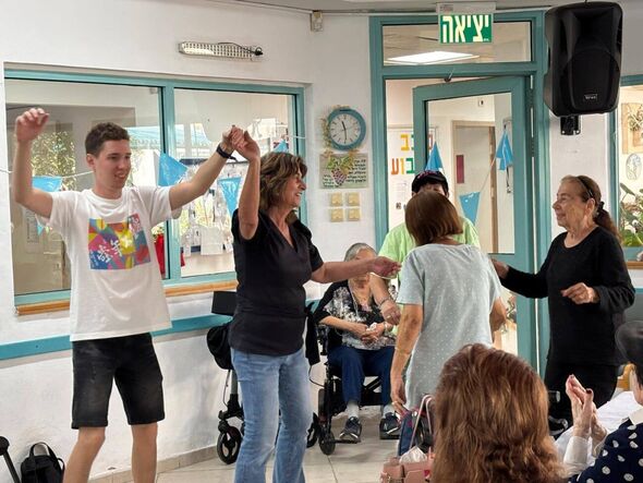 הפייסבוק מרכז יום רב תחומי למבוגר נס ציונה