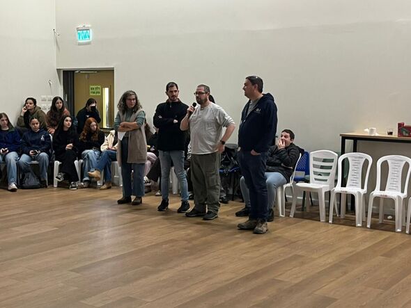 צילום מתוך דף הפייסבוק על-יסודי קשת מזכרת בתיה