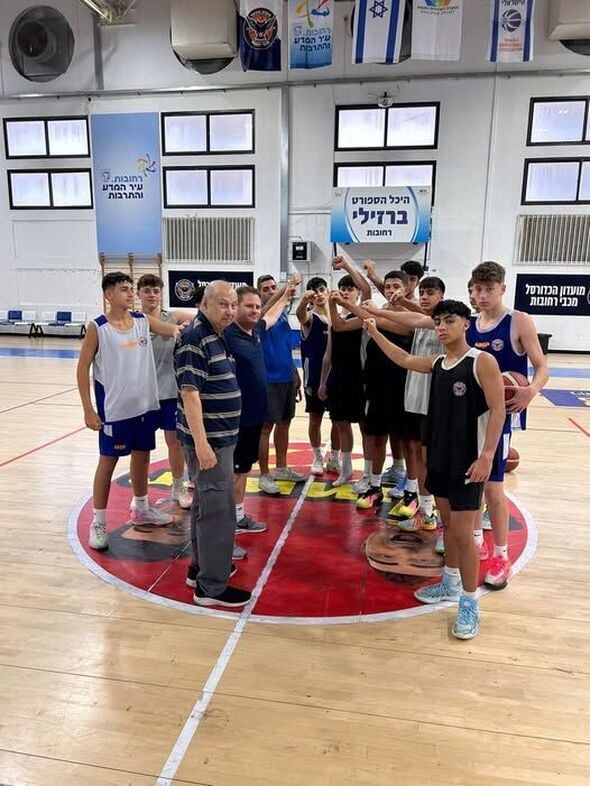 צילום מתוך דף הפייסבוק מכבי רחובות מחלקת הנוער כדורסל