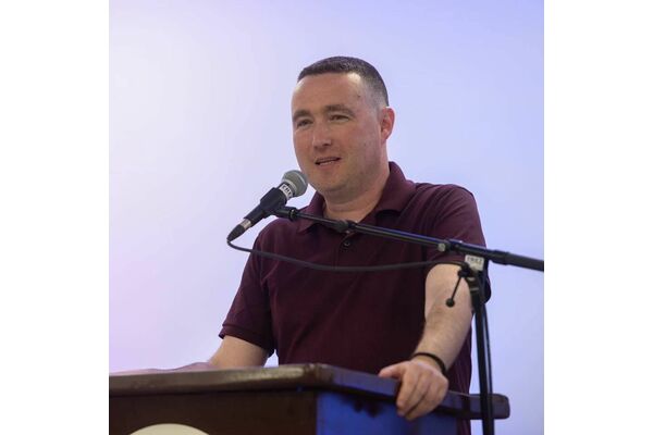 דף הפייסבוק של רונן מנליס