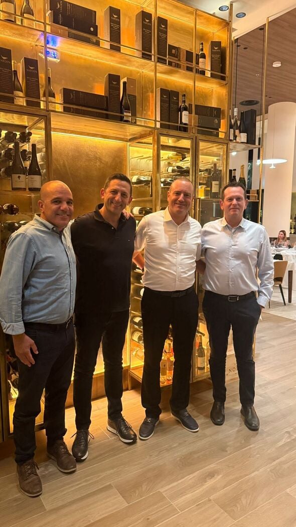 תיקון: צילום- זקס בראסרי