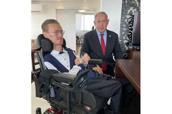 צילום דף הפייסבוק אלכס פרידמן