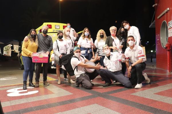 תמונות מתוך דף הפייסבוק של שמיר- אסף הרופא