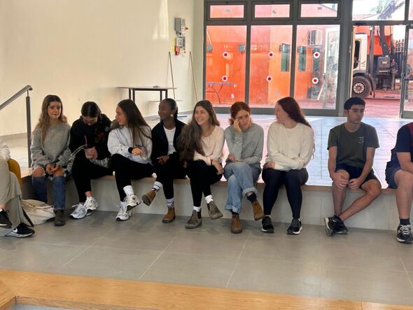 צילום מתוך דף הפייסבוק על-יסודי קשת מזכרת בתיה