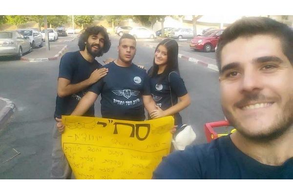 המתנדבים