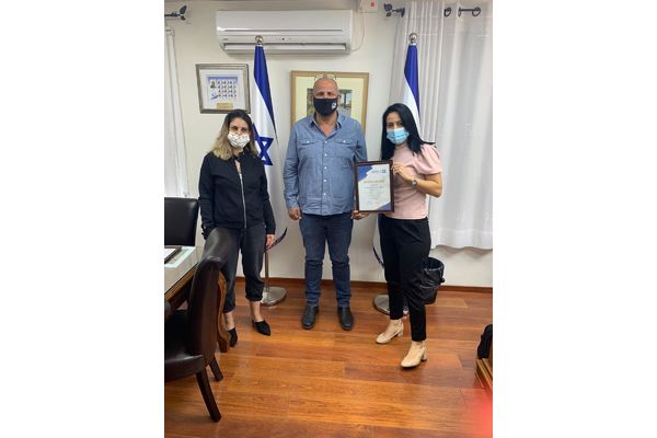 מימין לשמאל - כוכי שלמה, חובב צברי, קרן אהרוני