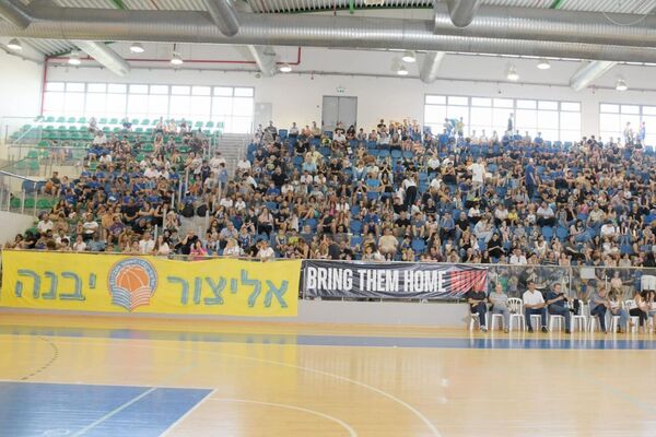 צילום מתוך דף הפייסבוק אליצור יבנה כדורסל הדף הרשמי