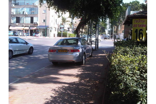 למכונית הזו יש כנראה \\"הגנה\\"