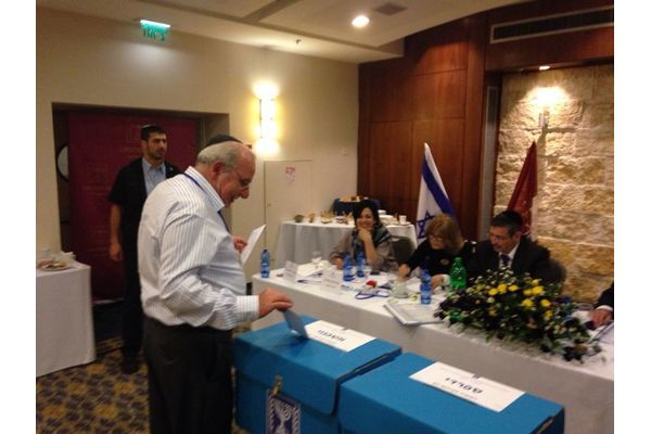 רחמים מלול מצביע היום בירושלים