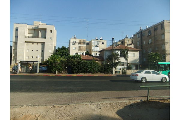 תחנת אוטובוס בדרך יבנה - ארכיון