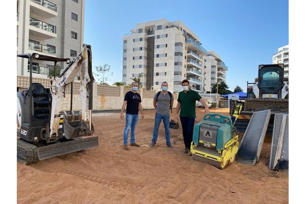 יניב מרקוביץ דניאל גולדנברג וגיא ארז, נציגי וועד השכונה