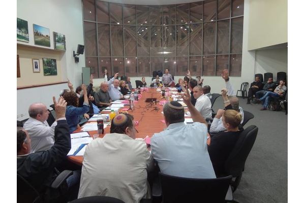 יברי המועצה מצביעים בעד הקמת תאגיד המים