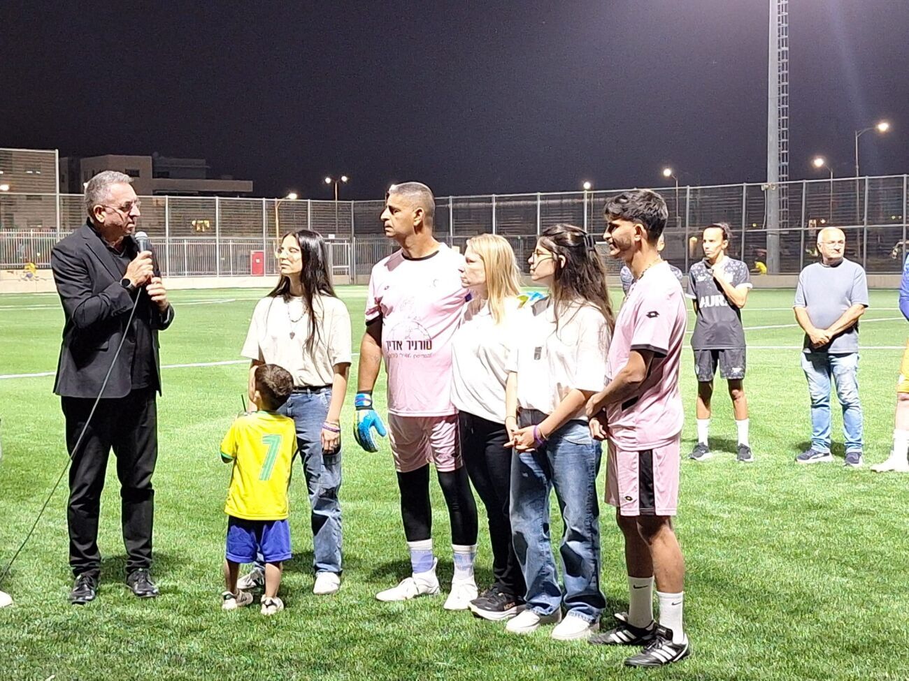 עמוד הפייסבוק של גבי גאון